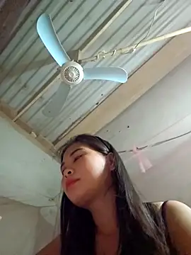 Squirrel-Pear online show from December 2025 11:13:02 PM