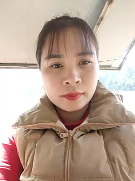 Squirrel-Pear online show from January 2026 04:38:02 AM