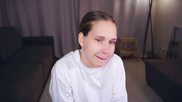 Snapshot of NadinePogar chatting on October 2025 07:01:01 AM NadinePogar online show from October 2025 07:01:01 AM