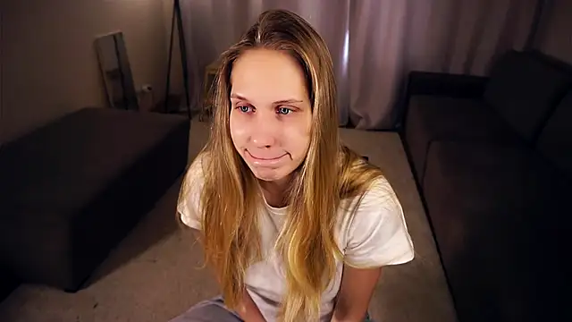 Snapshot of NadinePogar chatting on November 2025 07:08:02 AM NadinePogar online show from November 2025 07:08:02 AM