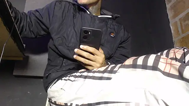 Snapshot of Anaconda_larga chatting on February 2026 01:21:01 PM Anaconda larga online show from February 2026 01:21:01 PM