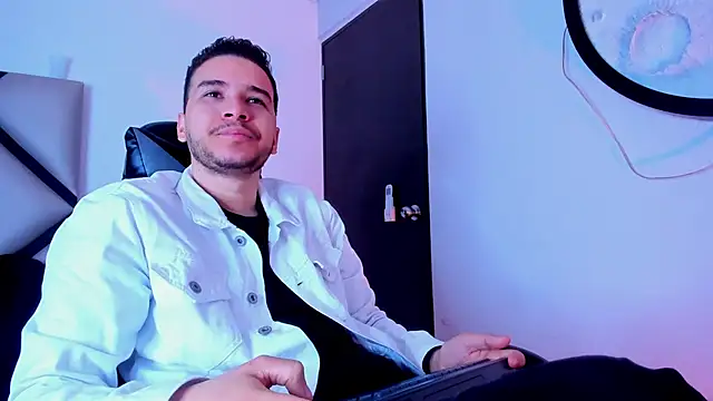 Snapshot of mike_257 chatting on November 2025 11:53:01 AM mike 257 online show from November 2025 11:53:01 AM