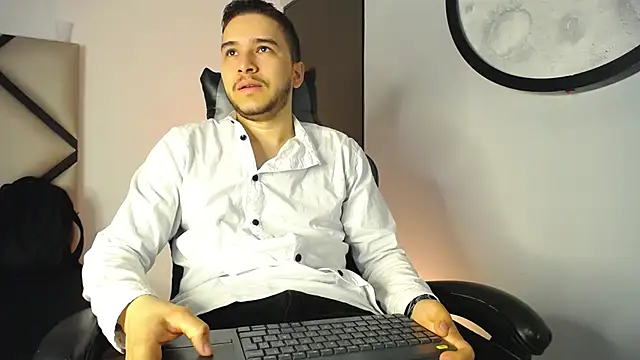 Snapshot of mike_257 chatting on December 2025 11:52:01 AM mike 257 online show from December 2025 11:52:01 AM