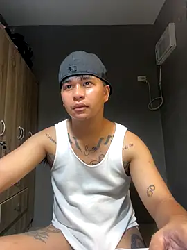 Snapshot of Sweet_Guy_tattoo chatting on October 2025 05:41:02 AM Sweet Guy tattoo online show from October 2025 05:41:02 AM