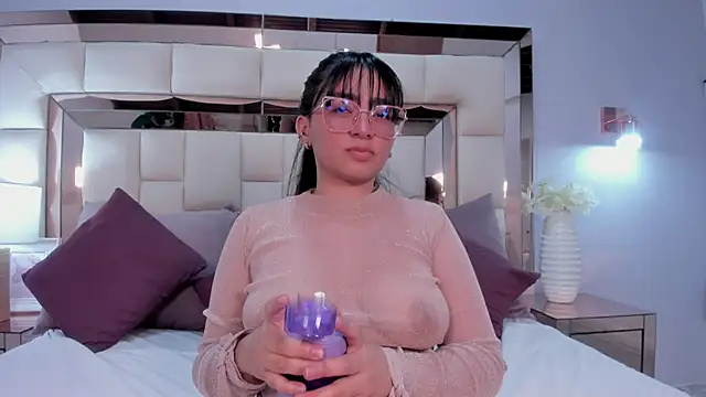 Snapshot of afroditablake chatting on October 2025 03:42:02 AM afroditablake online show from October 2025 03:42:02 AM