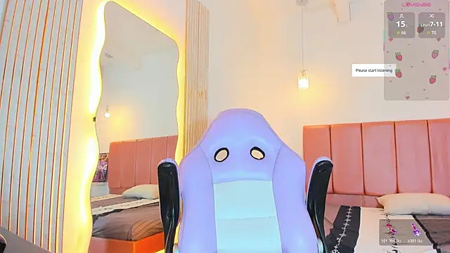 NahomiWalker  online show from April 2026 07:40:01 PM