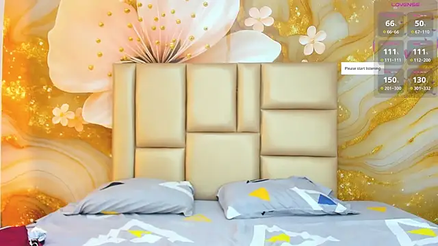 NahomiWalker  online show from April 2026 07:03:01 PM