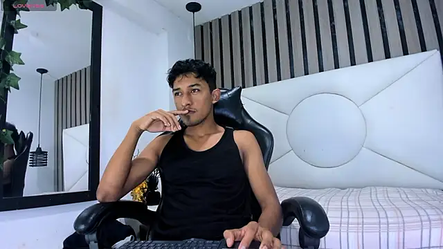 Snapshot of Natzuki_1 chatting on February 2026 12:01:01 PM Natzuki 1 online show from February 2026 12:01:01 PM