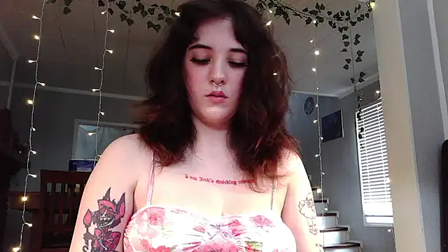 Trickylucy555 online show from May 2026 09:45:02 PM
