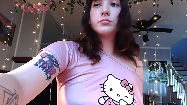 Trickylucy555 online show from May 2026 11:46:02 PM