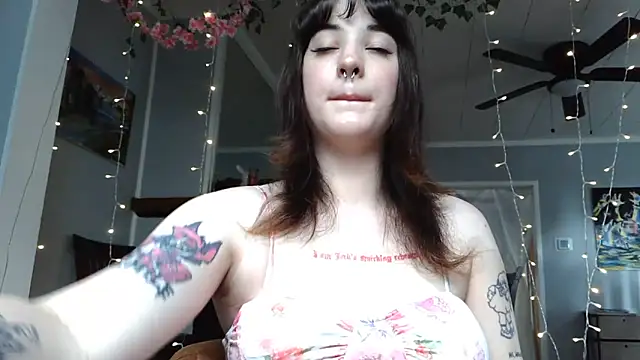 Trickylucy555 online show from June 2026 06:23:01 PM