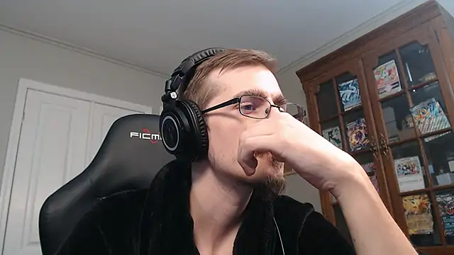 Snapshot of CasuallyCorrupt chatting on November 2025 01:15:01 AM CasuallyCorrupt online show from November 2025 01:15:01 AM