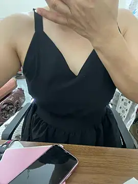 HinayLa online show from May 2026 01:00:01 AM