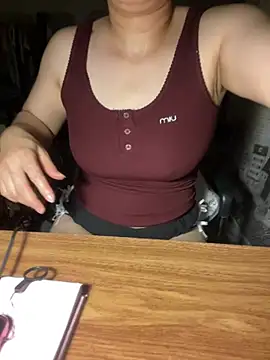 HinayLa online show from May 2026 04:24:01 PM
