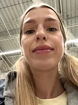 Snapshot of kira_mia chatting on November 2025 03:24:02 PM kira mia online show from November 2025 03:24:02 PM