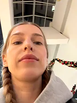 Snapshot of kira_mia chatting on December 2025 03:21:02 PM kira mia online show from December 2025 03:21:02 PM