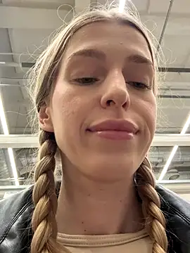 Snapshot of kira_mia chatting on December 2025 03:39:01 PM kira mia online show from December 2025 03:39:01 PM