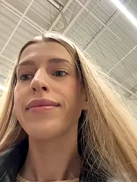 Snapshot of kira_mia chatting on December 2025 03:29:01 PM kira mia online show from December 2025 03:29:01 PM