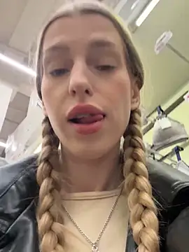 Snapshot of kira_mia chatting on December 2025 03:41:02 PM kira mia online show from December 2025 03:41:02 PM