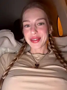 Snapshot of kira_mia chatting on January 2026 04:22:02 PM kira mia online show from January 2026 04:22:02 PM