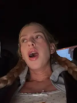 kira mia online show from March 2026 03:52:01 PM