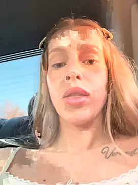 kira mia online show from March 2026 03:33:01 PM