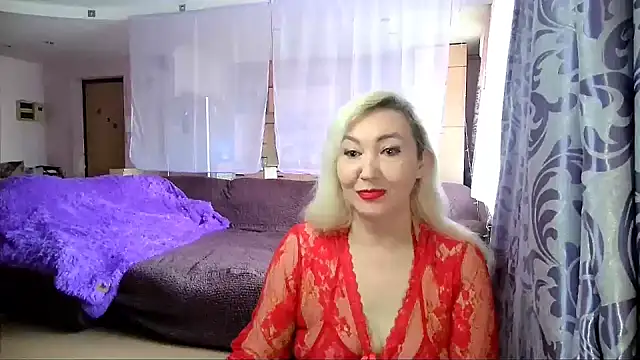 Snapshot of LadyKriss chatting on November 2025 07:20:01 AM LadyKriss online show from November 2025 07:20:01 AM