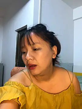 yiyi930316 online show from October 2025 06:21:01 AM