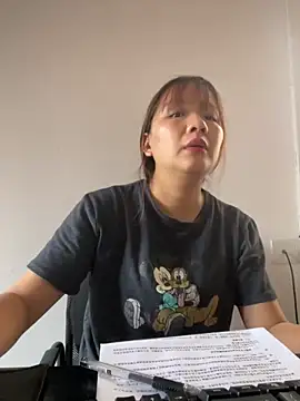 yiyi930316 online show from November 2025 06:13:01 AM