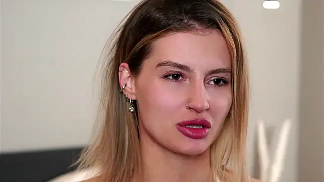 Snapshot of buvei chatting on October 2025 01:06:02 PM buvei online show from October 2025 01:06:02 PM