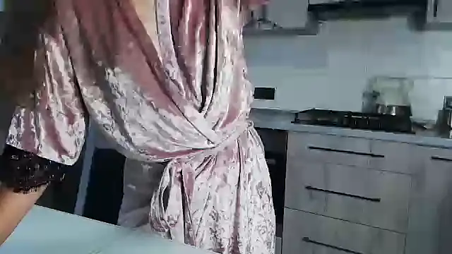 Snapshot of MilenaRossa chatting on October 2025 12:13:02 PM MilenaRossa online show from October 2025 12:13:02 PM