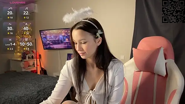 ella simons online show from October 2025 09:09:02 PM