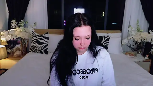 Snapshot of Felicia_Herceg chatting on November 2025 07:32:02 PM Felicia Herceg online show from November 2025 07:32:02 PM