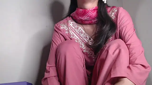 Hottie hania online show from February 2026 06:13:01 PM