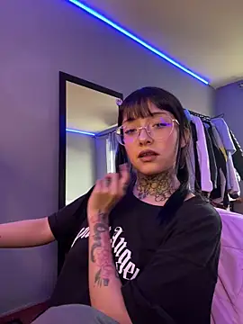 Snapshot of val_azuna1 chatting on October 2025 08:35:01 PM val azuna1 online show from October 2025 08:35:01 PM