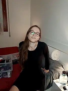 Snapshot of Cassy-Bloom chatting on December 2025 01:05:02 PM Cassy-Bloom online show from December 2025 01:05:02 PM