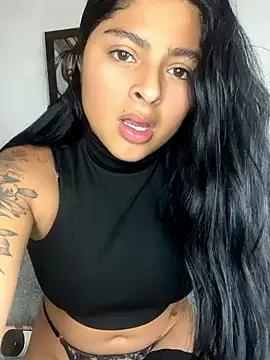 morenaQueen  online show from December 2025 06:36:02 PM