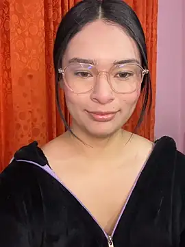 Snapshot of Isa_doux chatting on July 2026 03:13:01 AM Isa doux online show from July 2026 03:13:01 AM