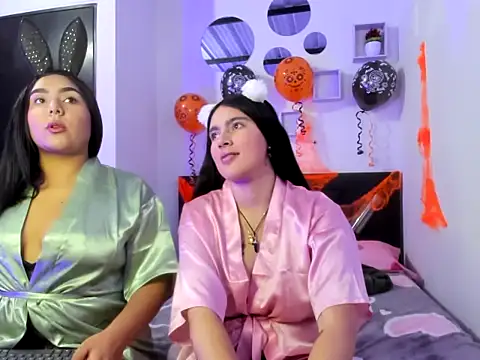 Twodirtyteens18 online show from October 2025 12:18:01 AM