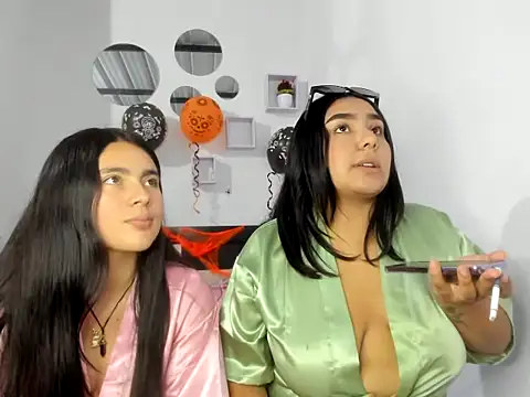 Twodirtyteens18 online show from October 2025 12:47:02 AM