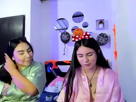 Twodirtyteens18 online show from October 2025 12:02:02 AM