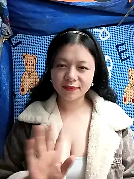 lisa-bae00 online show from December 2025 11:51:01 AM