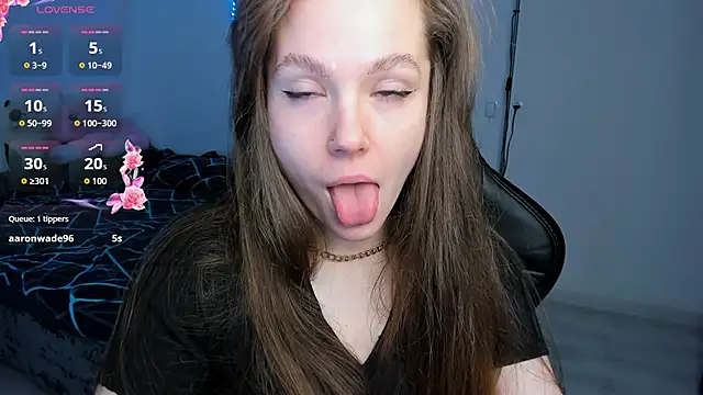 Snapshot of cute_little_Emily chatting on November 2025 04:01:02 AM cute little Emily online show from November 2025 04:01:02 AM