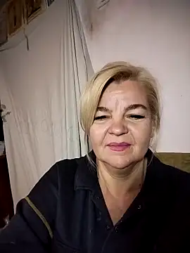 Snapshot of TiaBeauty9182 chatting on October 2025 09:58:02 PM TiaBeauty9182 online show from October 2025 09:58:02 PM