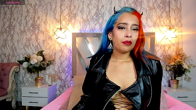 Cristall ravven online show from October 2025 02:18:02 PM