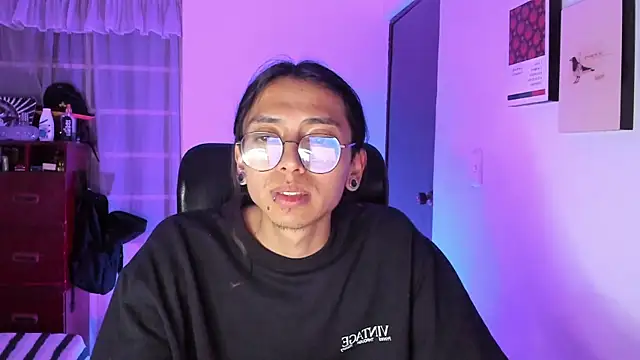 Snapshot of _Astrea_ chatting on February 2026 03:25:01 AM Astrea online show from February 2026 03:25:01 AM