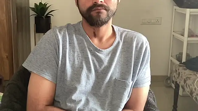 MakeMeAwareAah online show from December 2025 04:08:02 AM