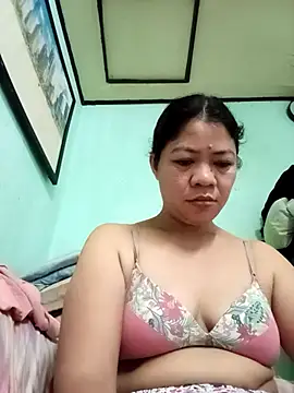 Snapshot of Yummymarie09 chatting on November 2025 10:52:02 PM Yummymarie09 online show from November 2025 10:52:02 PM