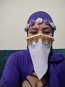 caroline peed online show from October 2025 12:11:01 PM