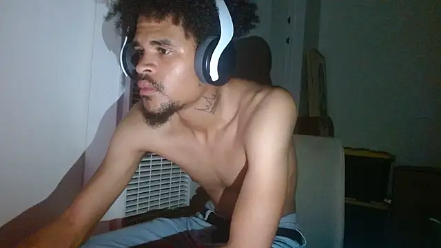 Snapshot of Mrmakeherwet_Tez chatting on November 2025 05:29:02 AM Mrmakeherwet Tez online show from November 2025 05:29:02 AM